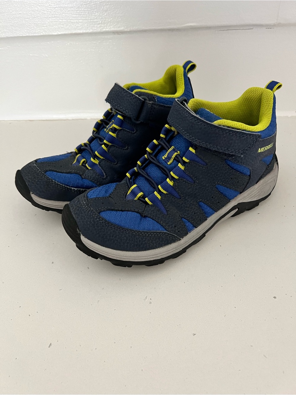 Merrell Kids Size 3 Blue & Yellow Athletic Hiking Shoes – Like New